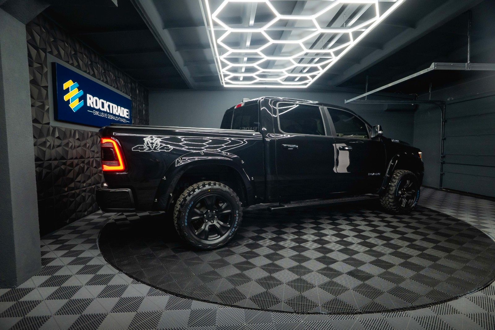 Fahrzeugabbildung Dodge RAM 5.7 V8 HEMI 4x4 LARAMIE Offroad Night LED