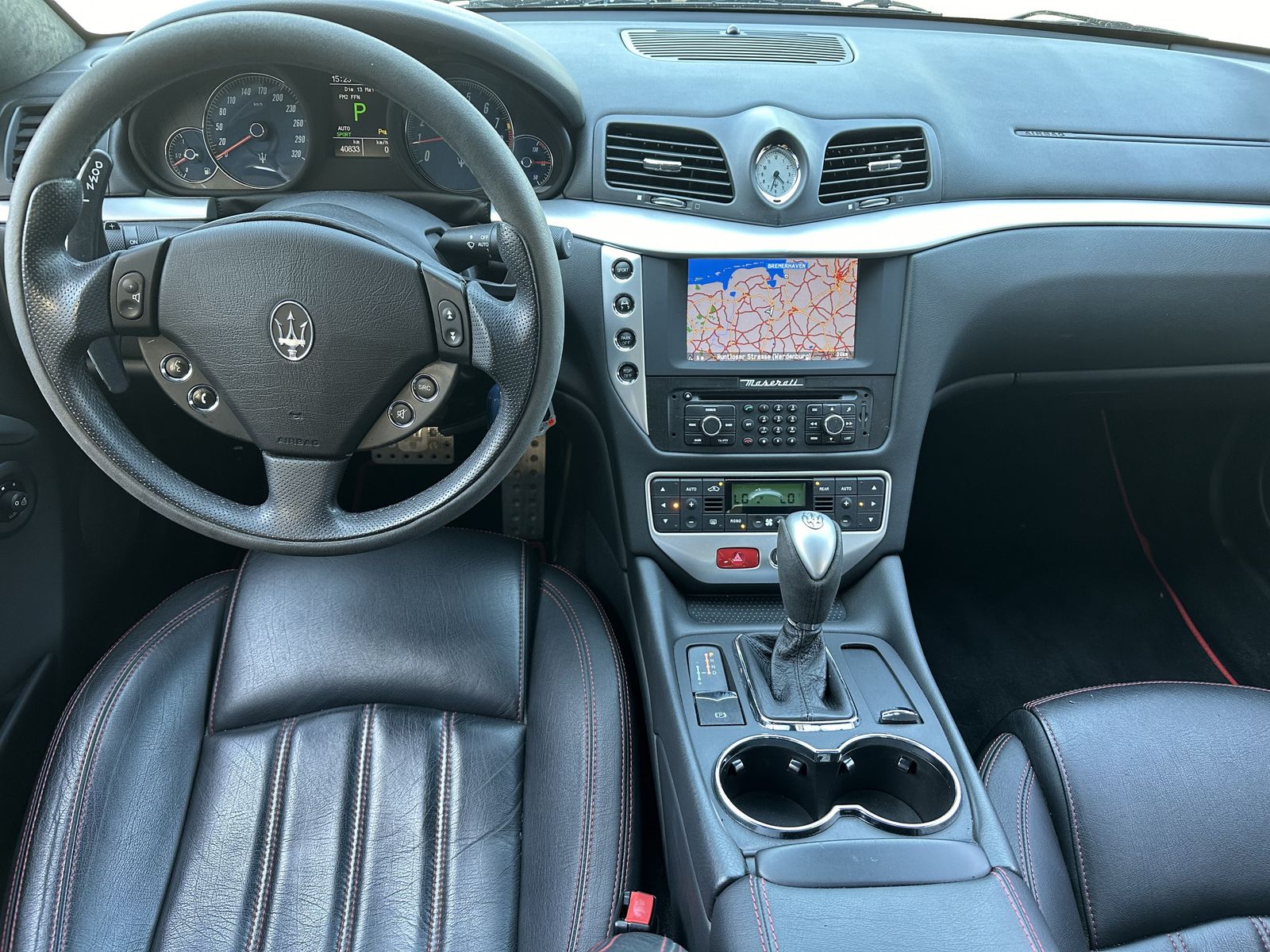 Fahrzeugabbildung Maserati GranTurismo S 4.7 V8 NAV+XEN+TEMPOMAT+2HD+20ZOLL