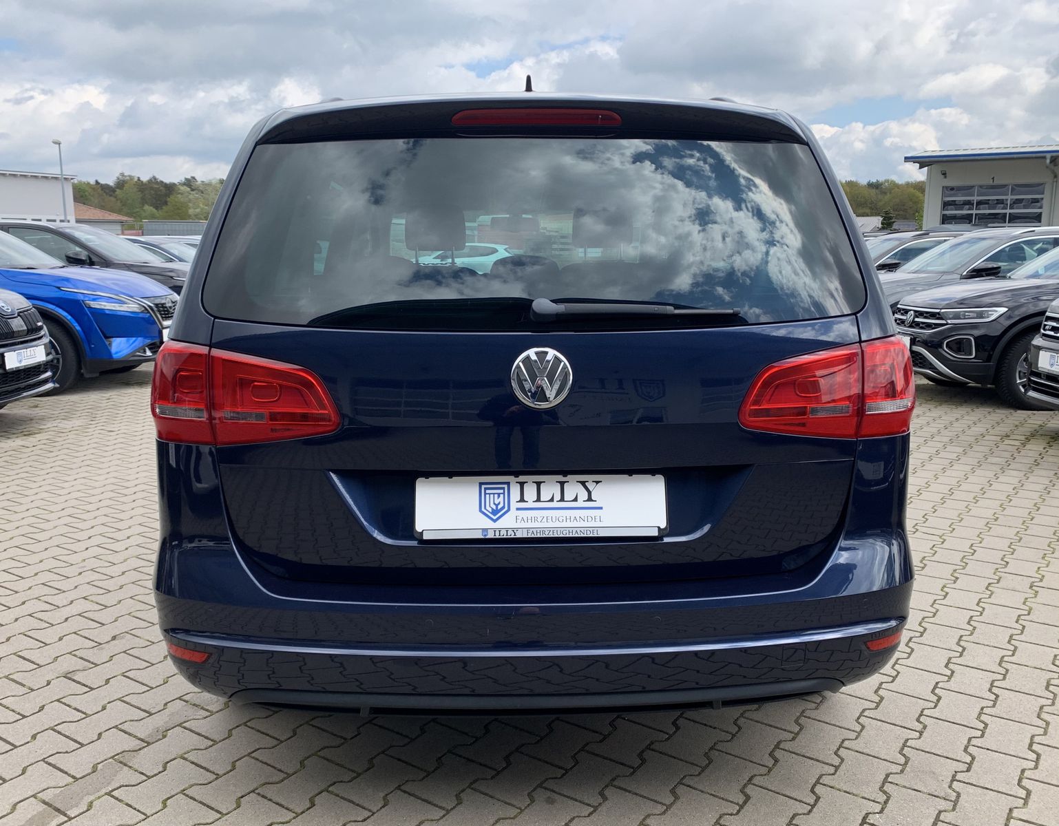 Fahrzeugabbildung Volkswagen Sharan 2.0 TDI*Comfortline*AHK*7 Sitze*Navi*Temp