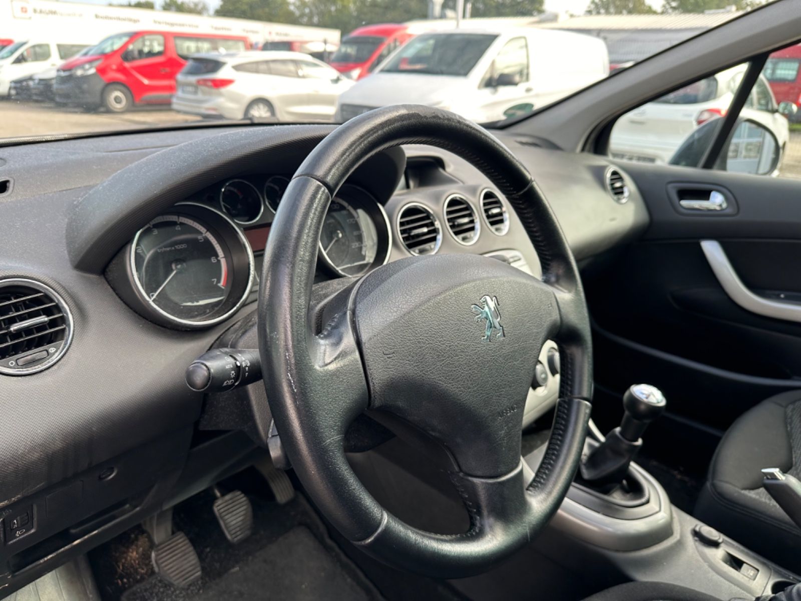 Fahrzeugabbildung Peugeot 308 SW Premium*PANO*Klima*Radio*Export*