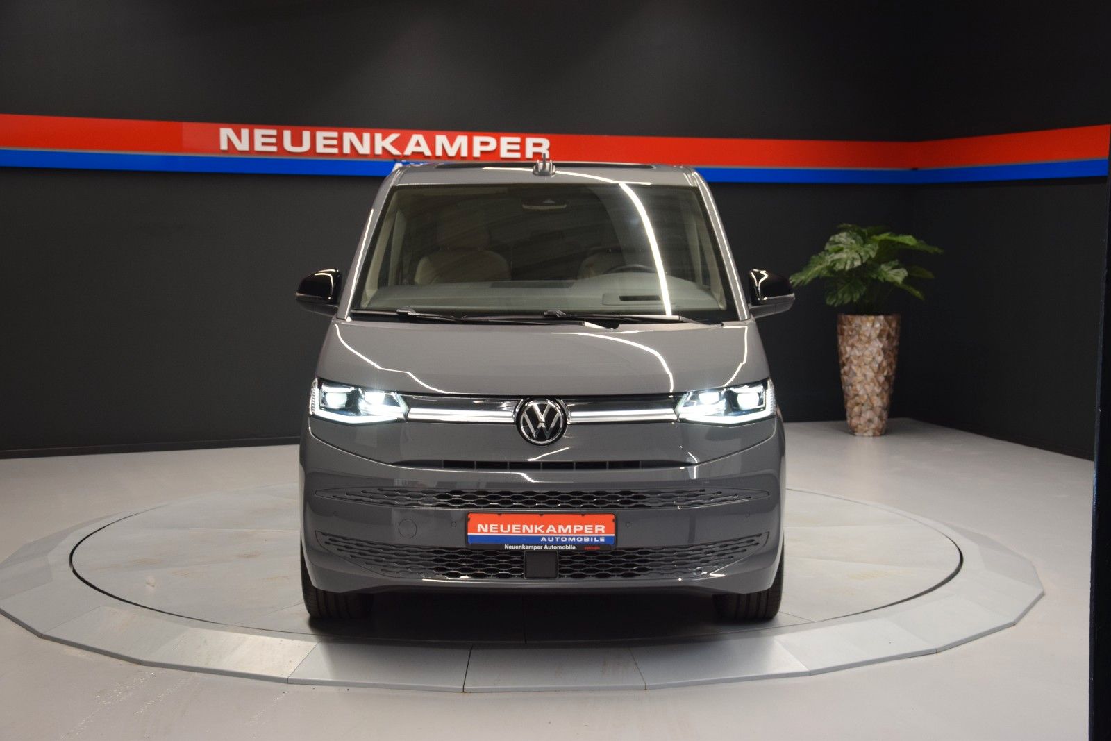 Fahrzeugabbildung Volkswagen Style lang Pano. ACC Kamera AHK DCC vis-a-vis