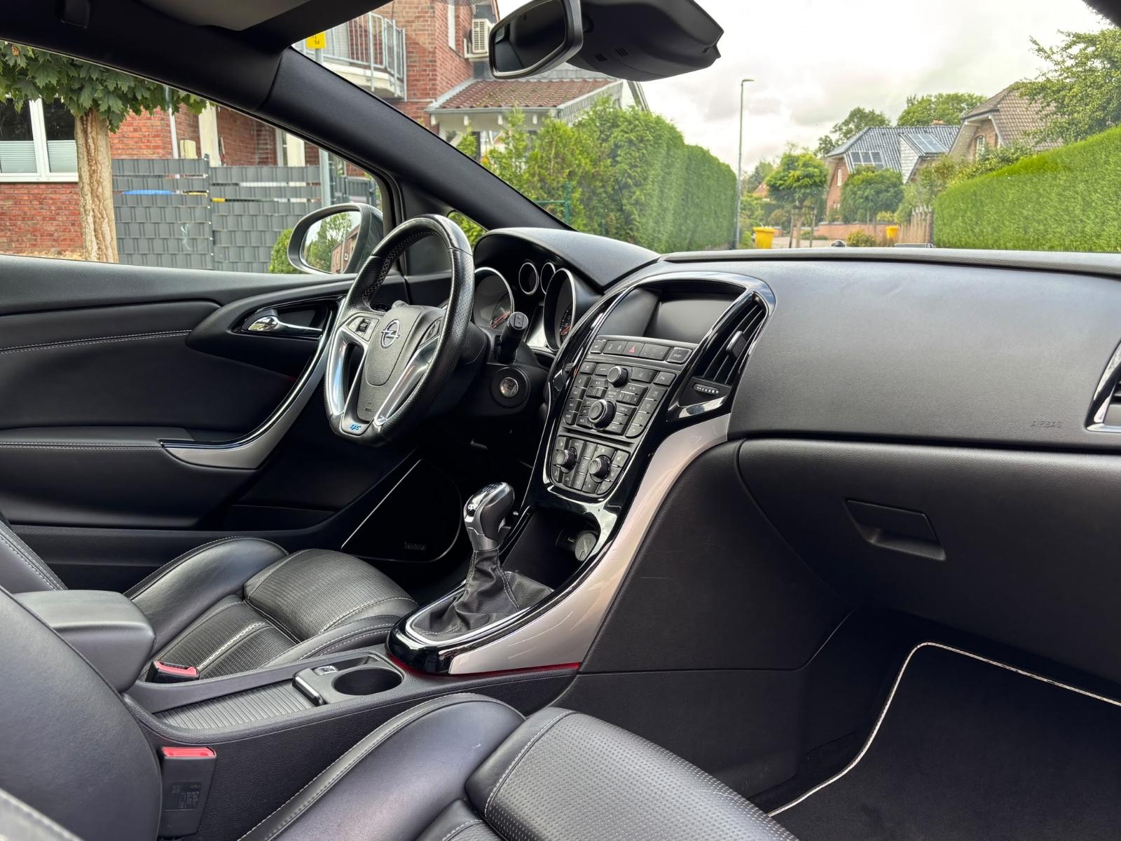 Opel Astra J GTC OPC 2.0 280ch - Carnet entretien - Sièges sport - Régulateur de vitesse - Suspension sport