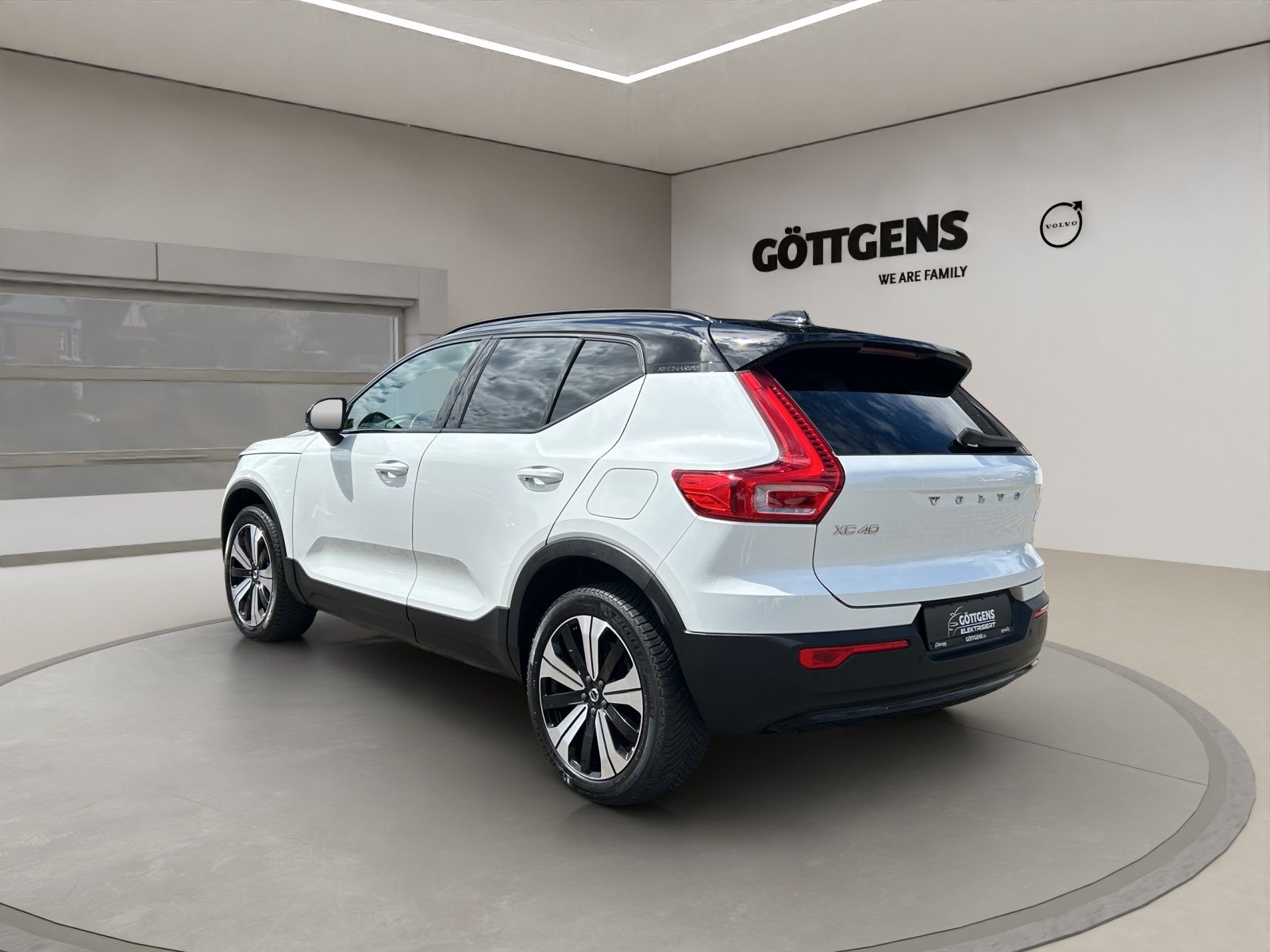 Volvo XC40 P8 AWD Plus Recharge Pure AHK NAVI LED 19LM imagem 3