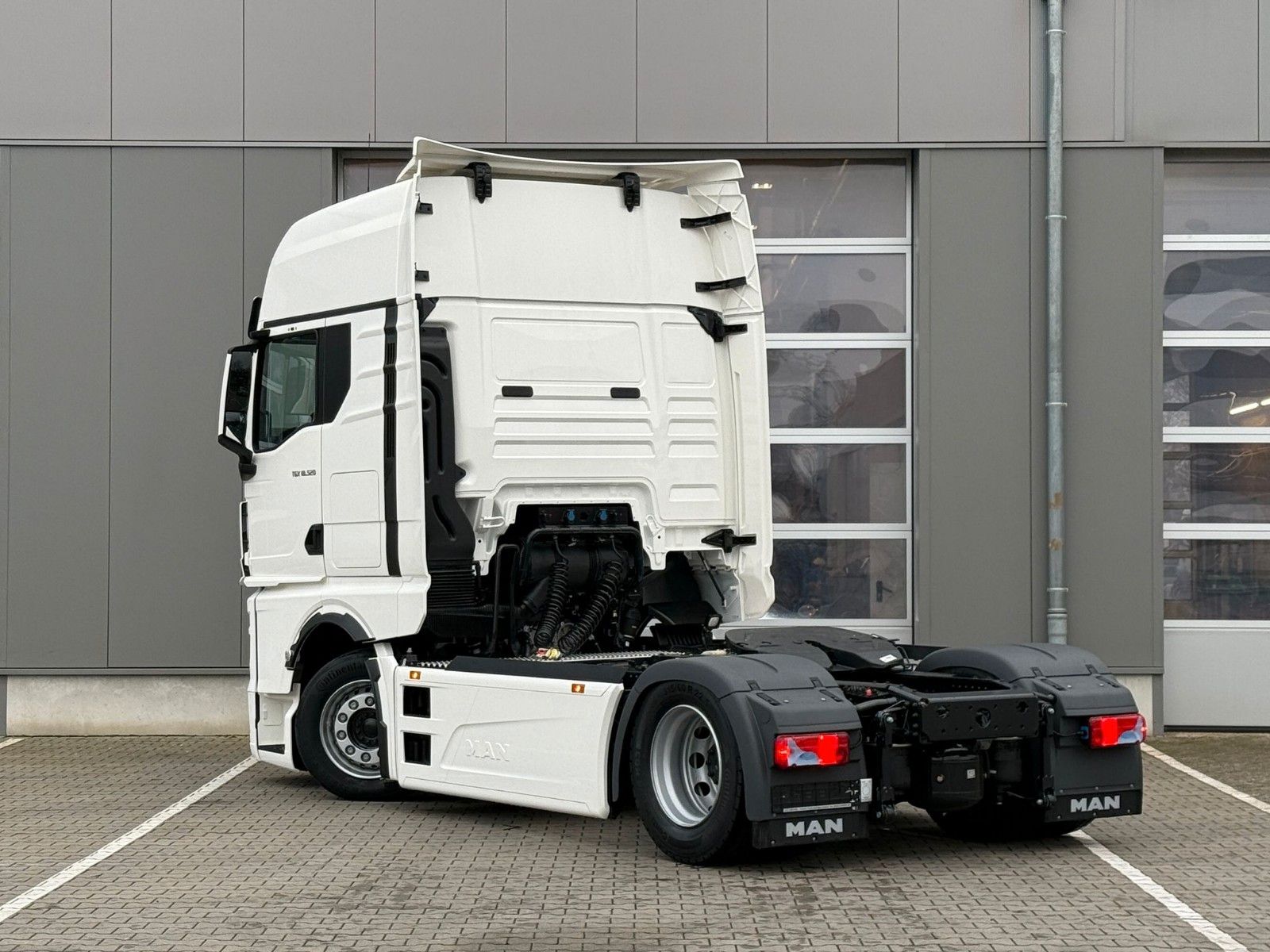 Fahrzeugabbildung MAN TGX 18.520 LL SU D30 Retarder PTO & Hubsattel*