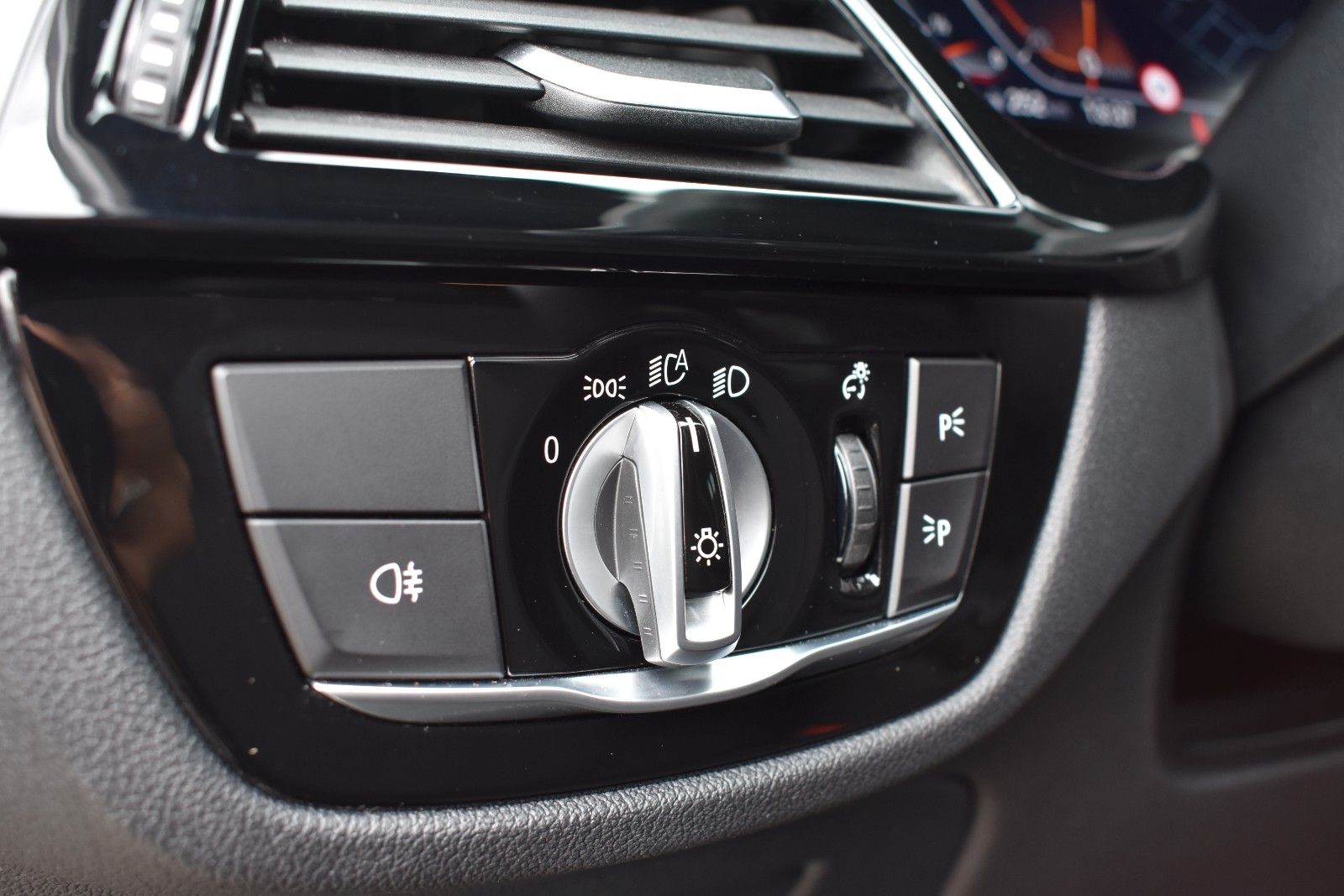 Fahrzeugabbildung BMW 530d Touring xDrive MSport LASER/HUD/KEYLESS/AHK