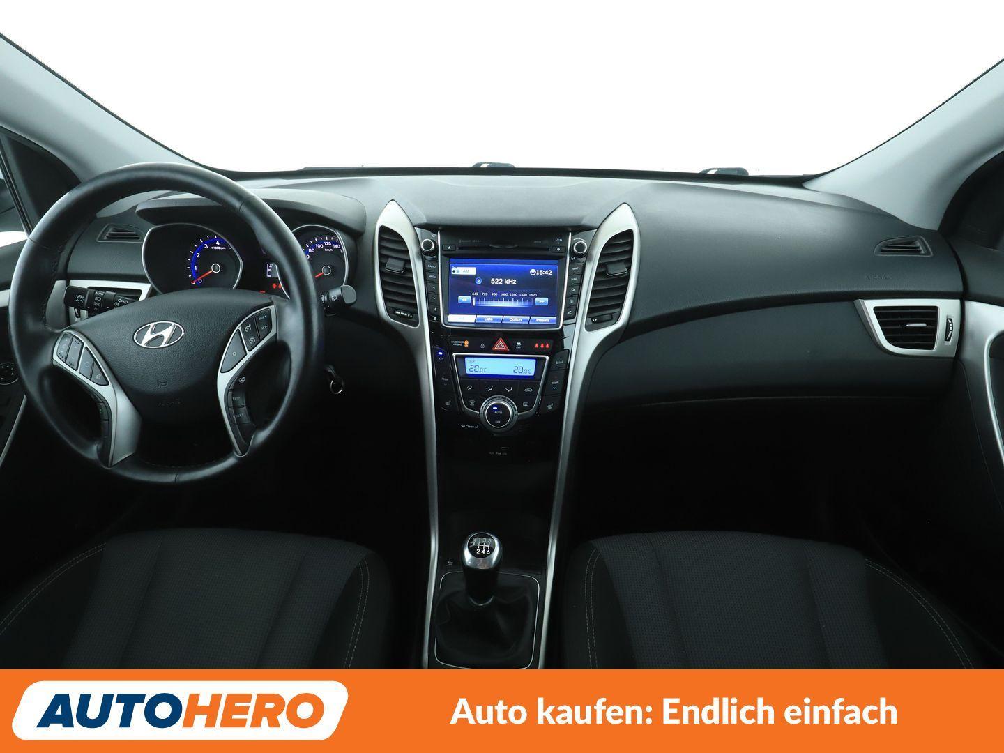 Hyundai i30 1.4 Comfort *NAVI*TEMPO*PDC*SHZ*ALU*KLIMA*