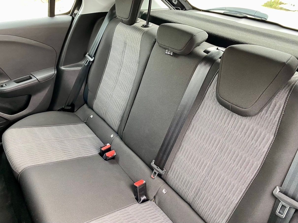 Fahrzeugabbildung Opel Corsa 1.2 Edition KLIMA NAVI GZJR SHZ PDC DAB+