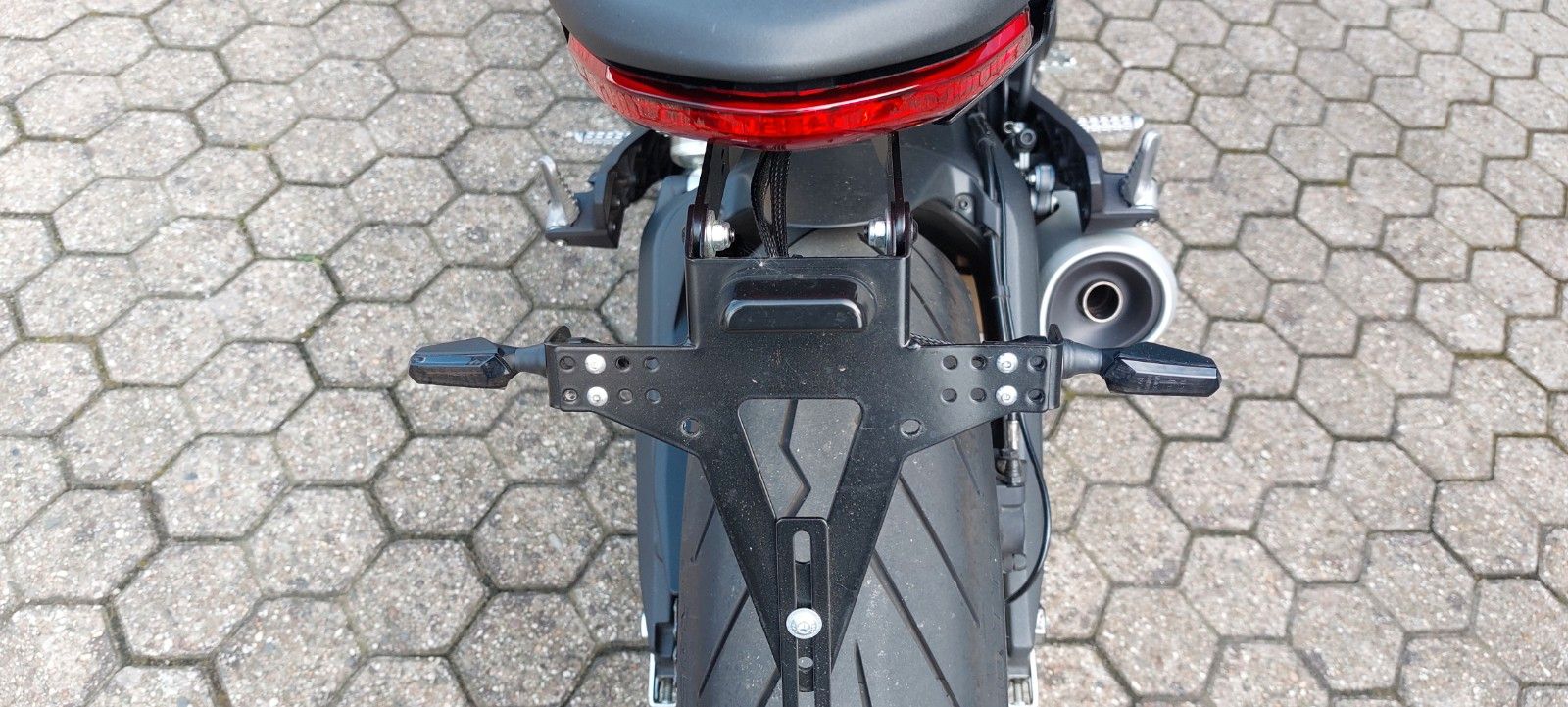 Fahrzeugabbildung Ducati Monster 797    Neuzustand   + Zubehör