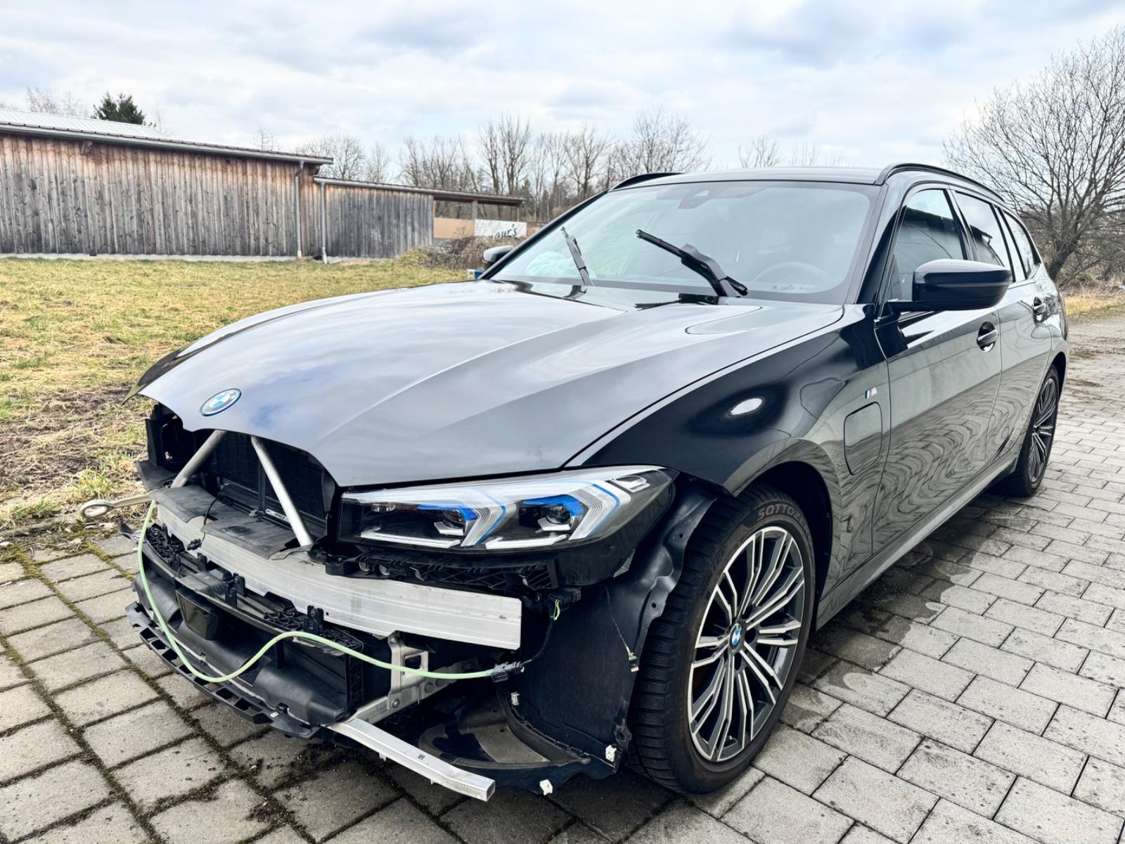 BMW 330e Touring xDrive*M-Sportpaket*MOD-2024*VOLL*