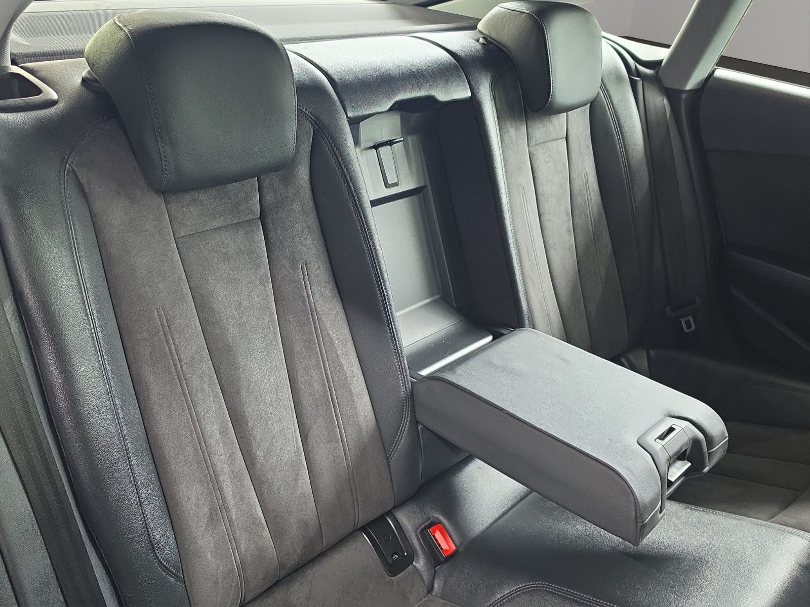 Fahrzeugabbildung Audi A5 Sportback basis NAVI PDC