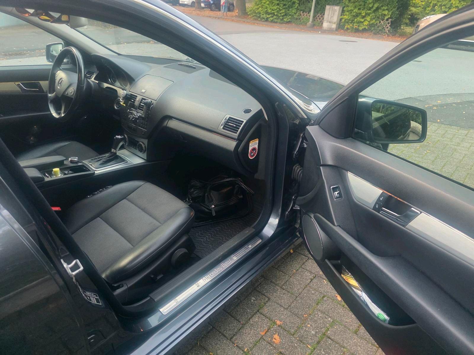 Mercedes-Benz C220 2009 — photo 14