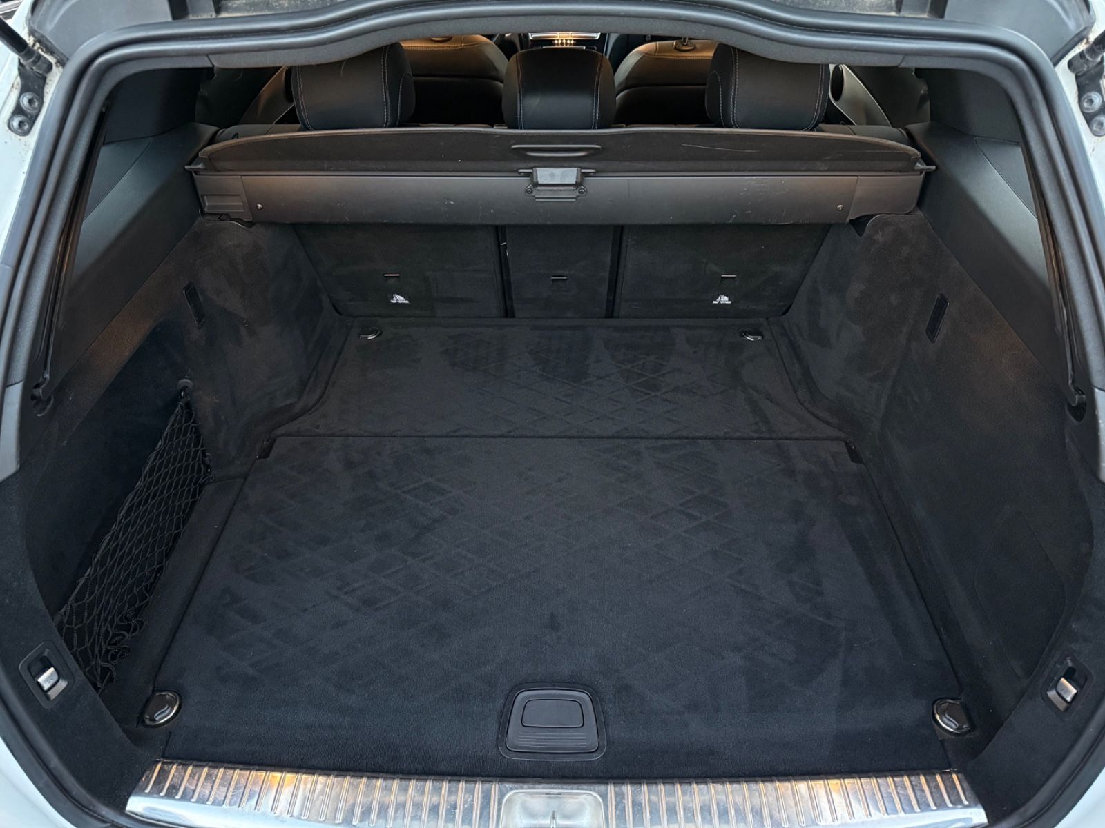 Fahrzeugabbildung Mercedes-Benz C 200 AMG Line Autom.Leder/R-Kamera/LED/Garantie