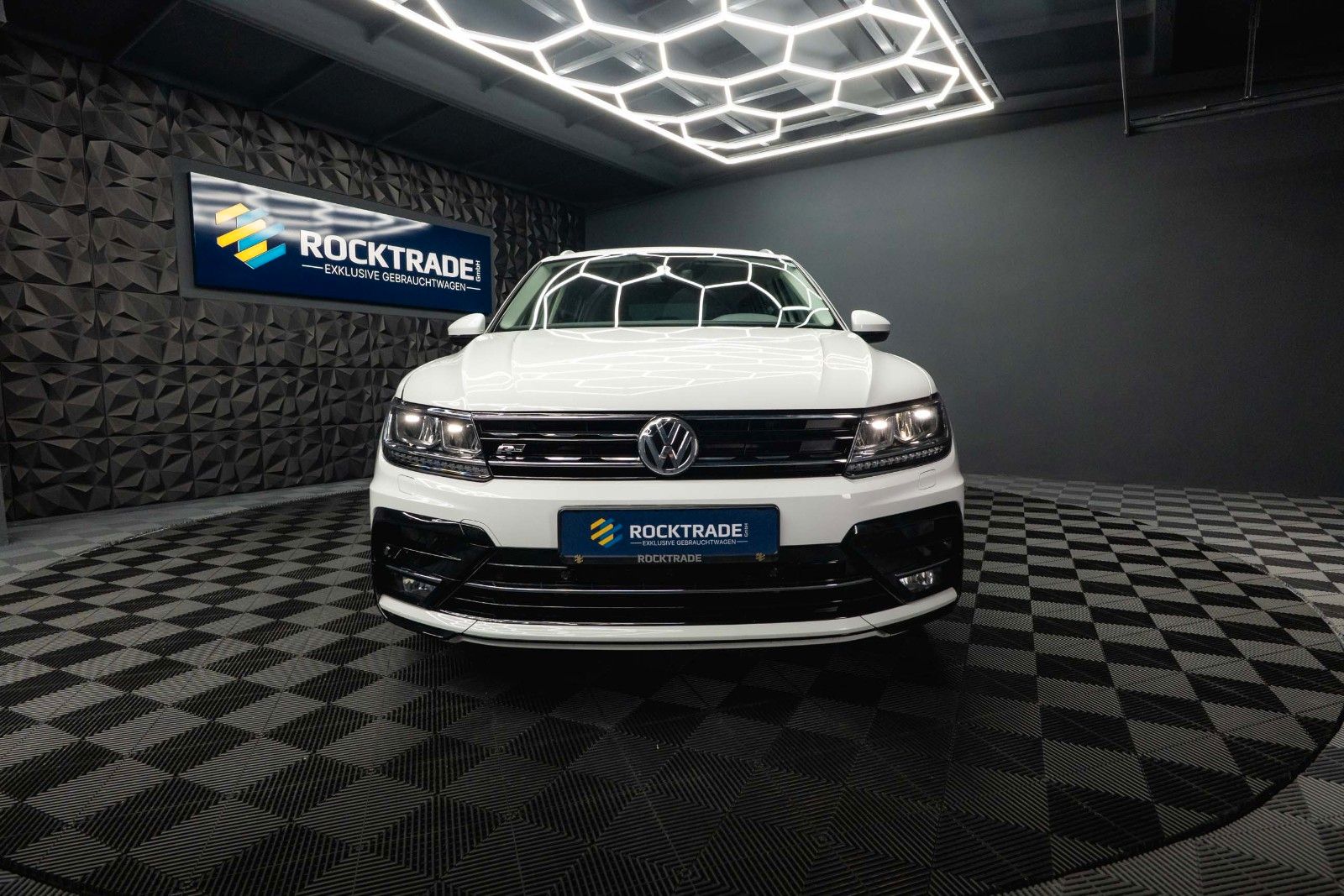 Fahrzeugabbildung Volkswagen Tiguan Comfortline R-Line+ 4Motion *LED*ACC*DAB*
