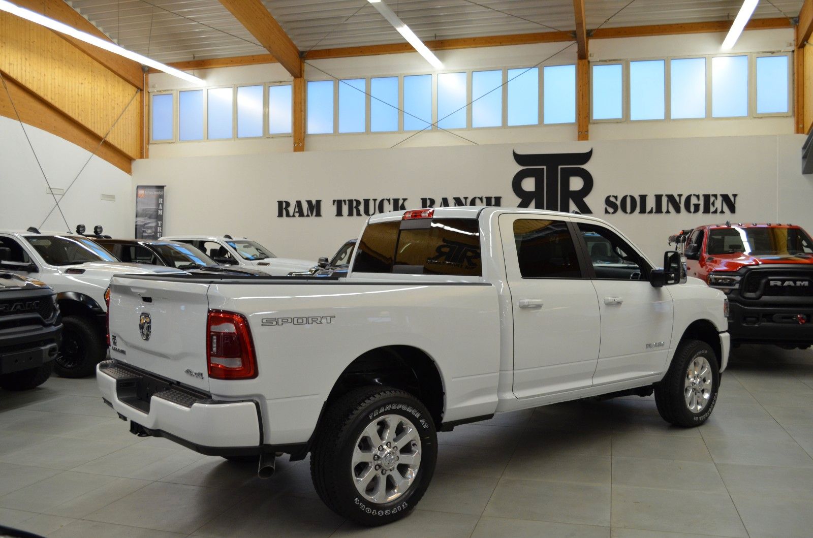 Fahrzeugabbildung Dodge RAM 2500 Laramie Crew Cab 4x4