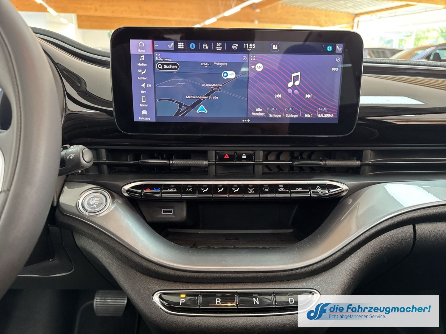 Fahrzeugabbildung Fiat 500 e Navi Soundsystem Apple CarPlay Android Au