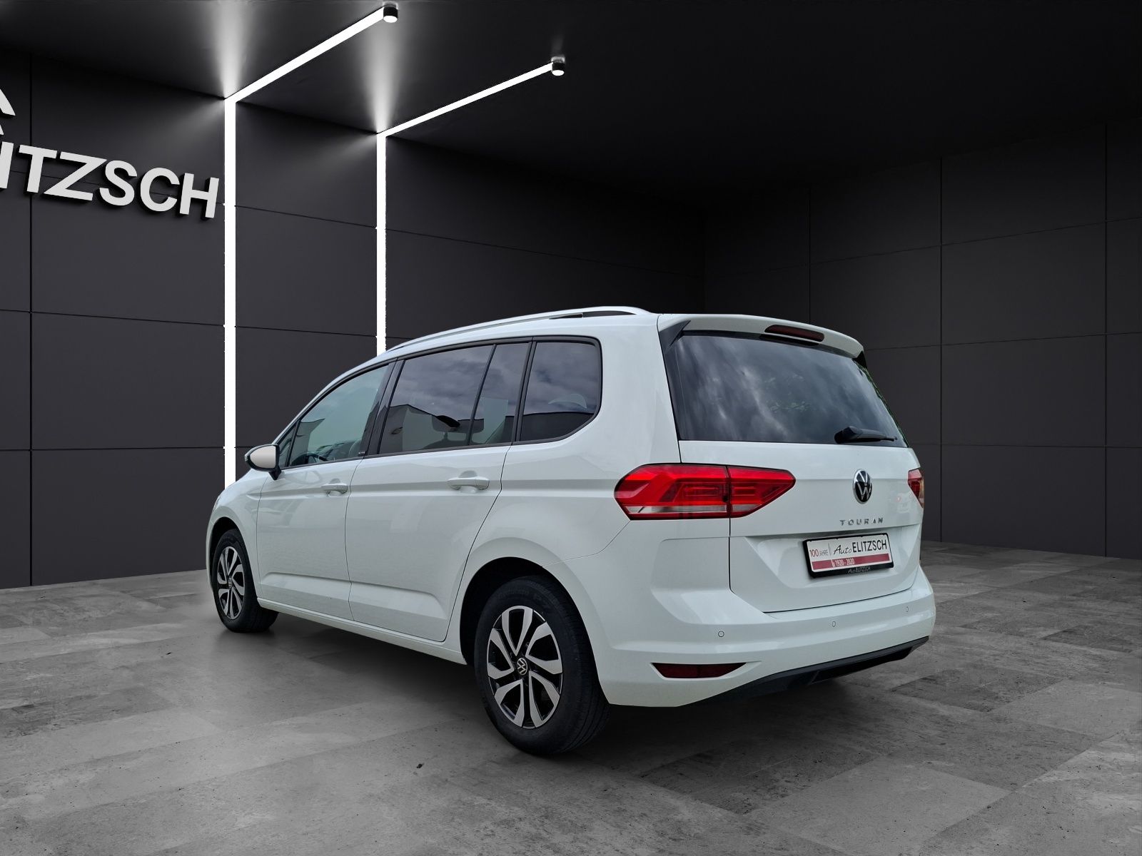 Fahrzeugabbildung Volkswagen Touran TSI Active DSG LED AHK Navi ACC SHZ PDC