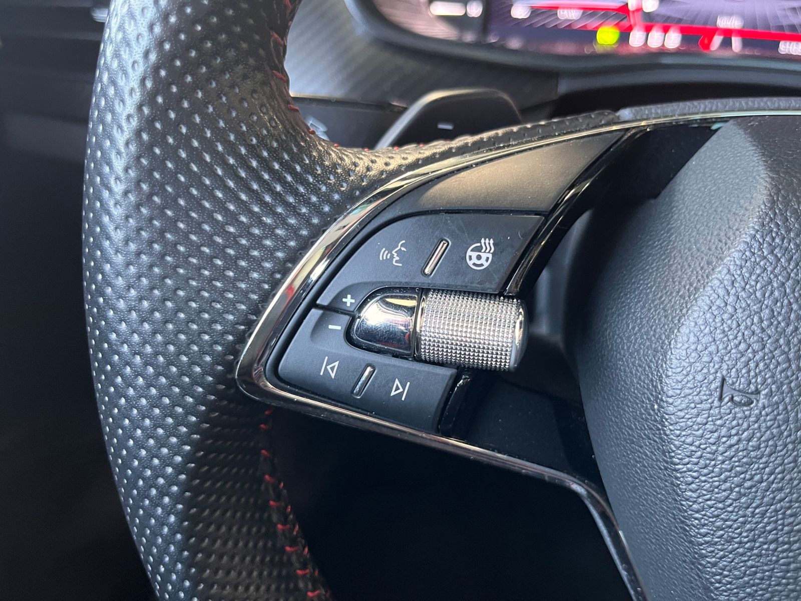 Fahrzeugabbildung SKODA Kamiq Monte Carlo PANO LED NAVI ALU