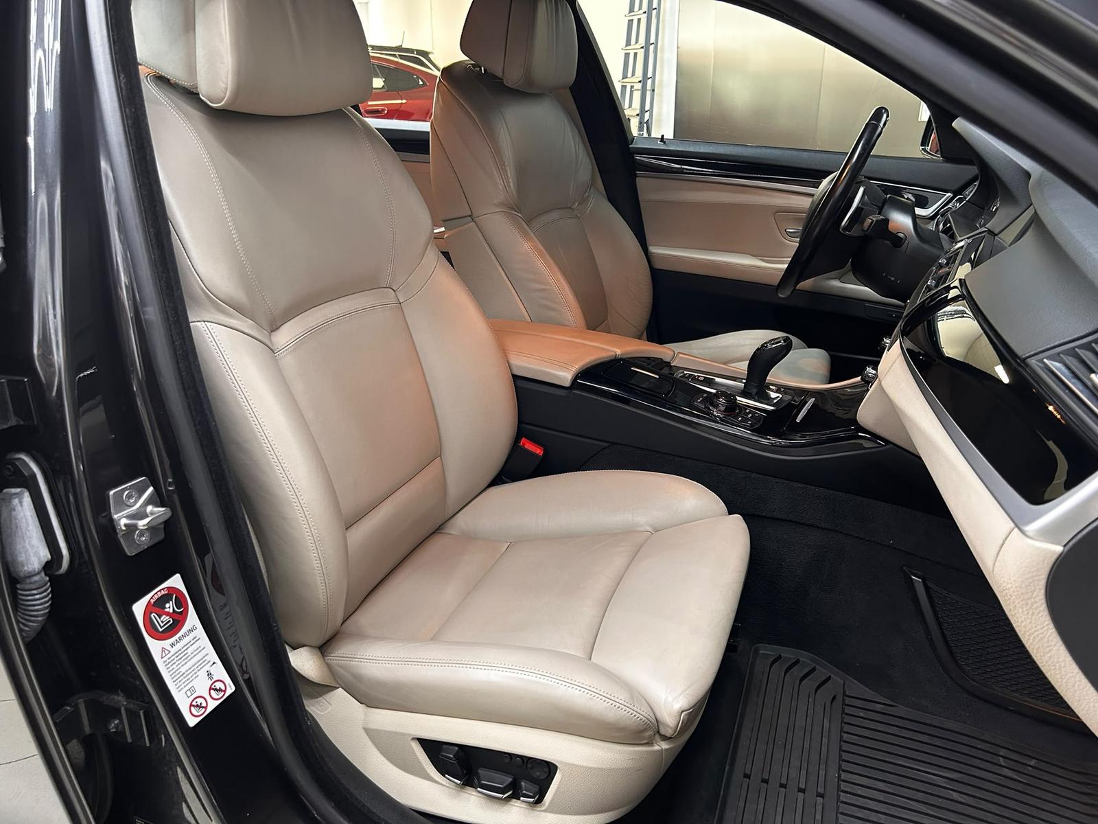BMW 550i Touring | 408 ch | BVA | Affichage tête haute | Chauffage auxiliaire | Sièges chauffants avant/arrière | Soft Close | Attelage fixe