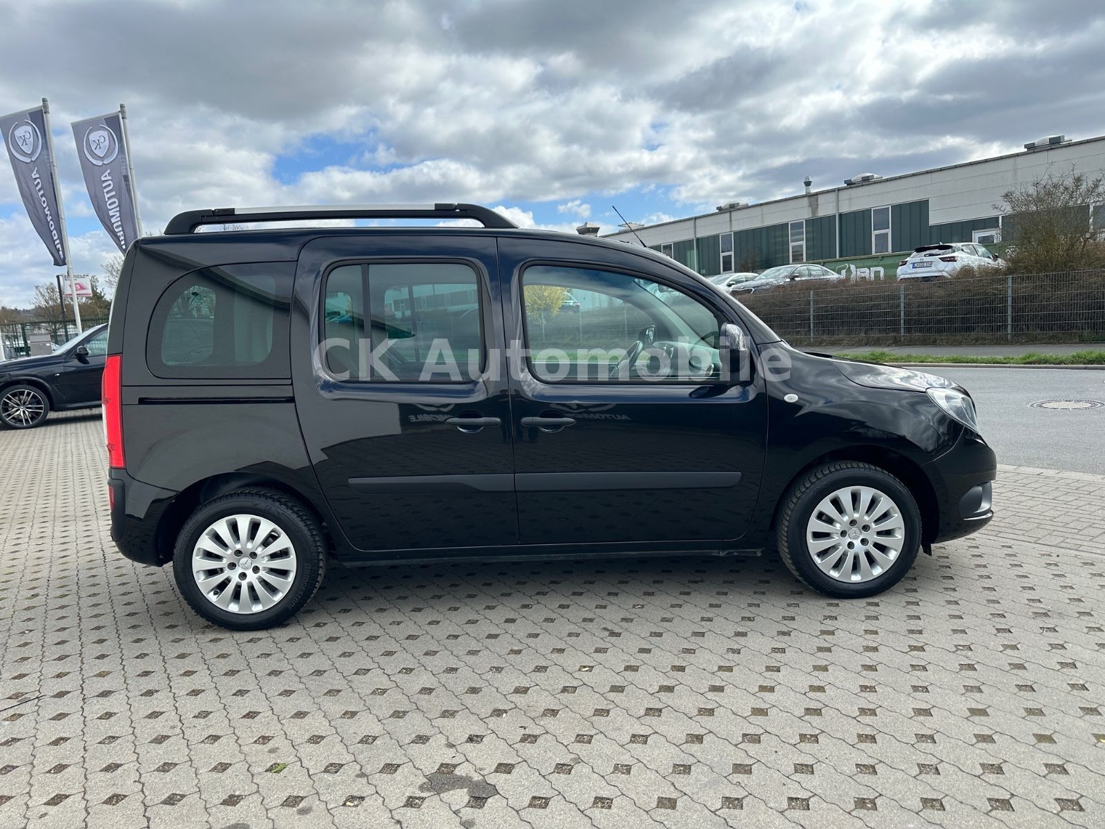 Fahrzeugabbildung Mercedes-Benz Citan Kombi 112 Lang Automatik/Navi/Pano/Kamera