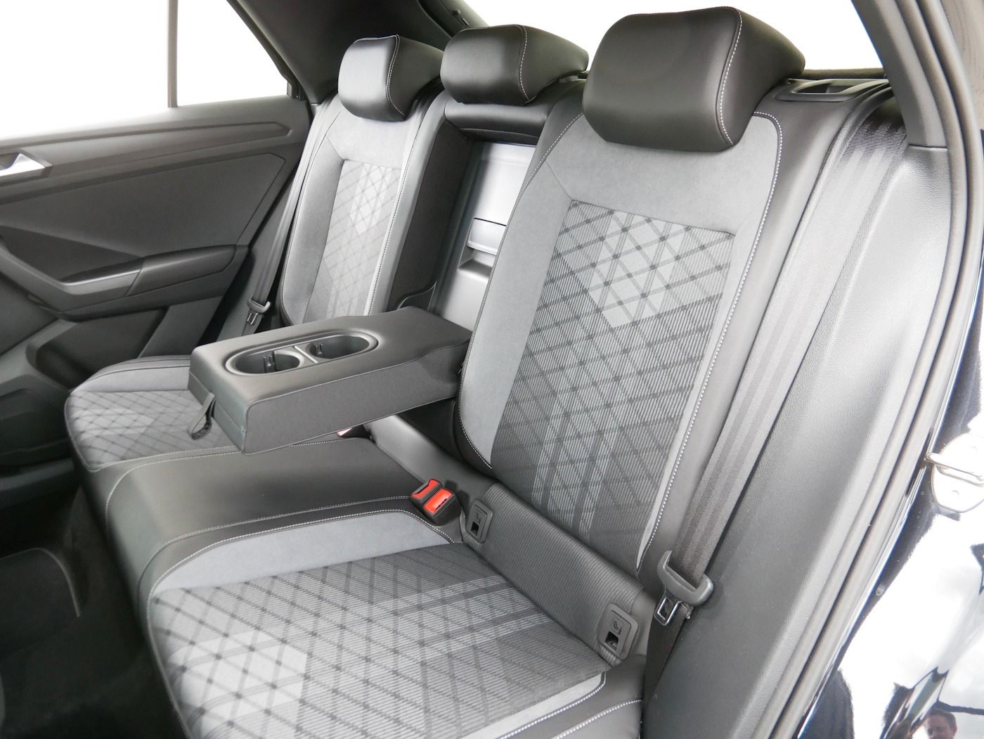 Fahrzeugabbildung Volkswagen T-Roc 1.0 R-Line NEU41T MATRIX ACC Kamera SHZ+LH