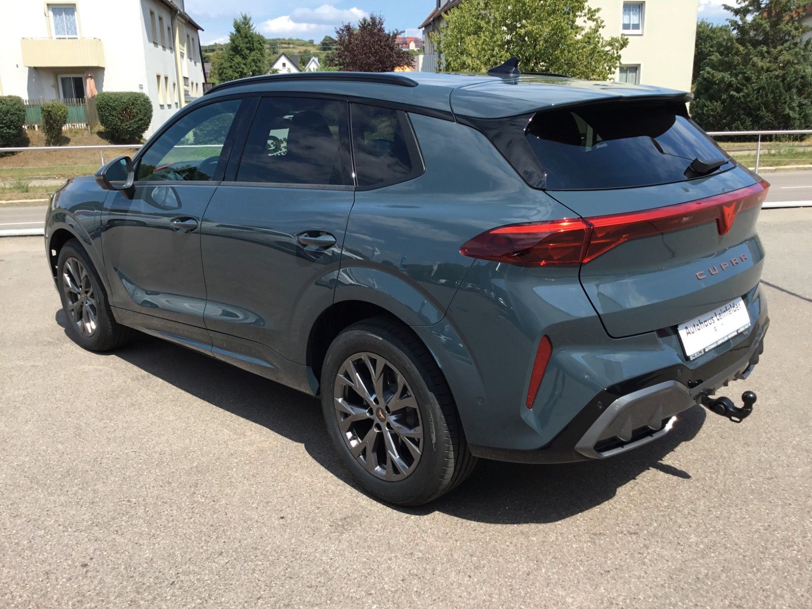 Fahrzeugabbildung CUPRA Terramar 1.5 e-HYBRID DSG+AHK+Kessy+Navi+18"