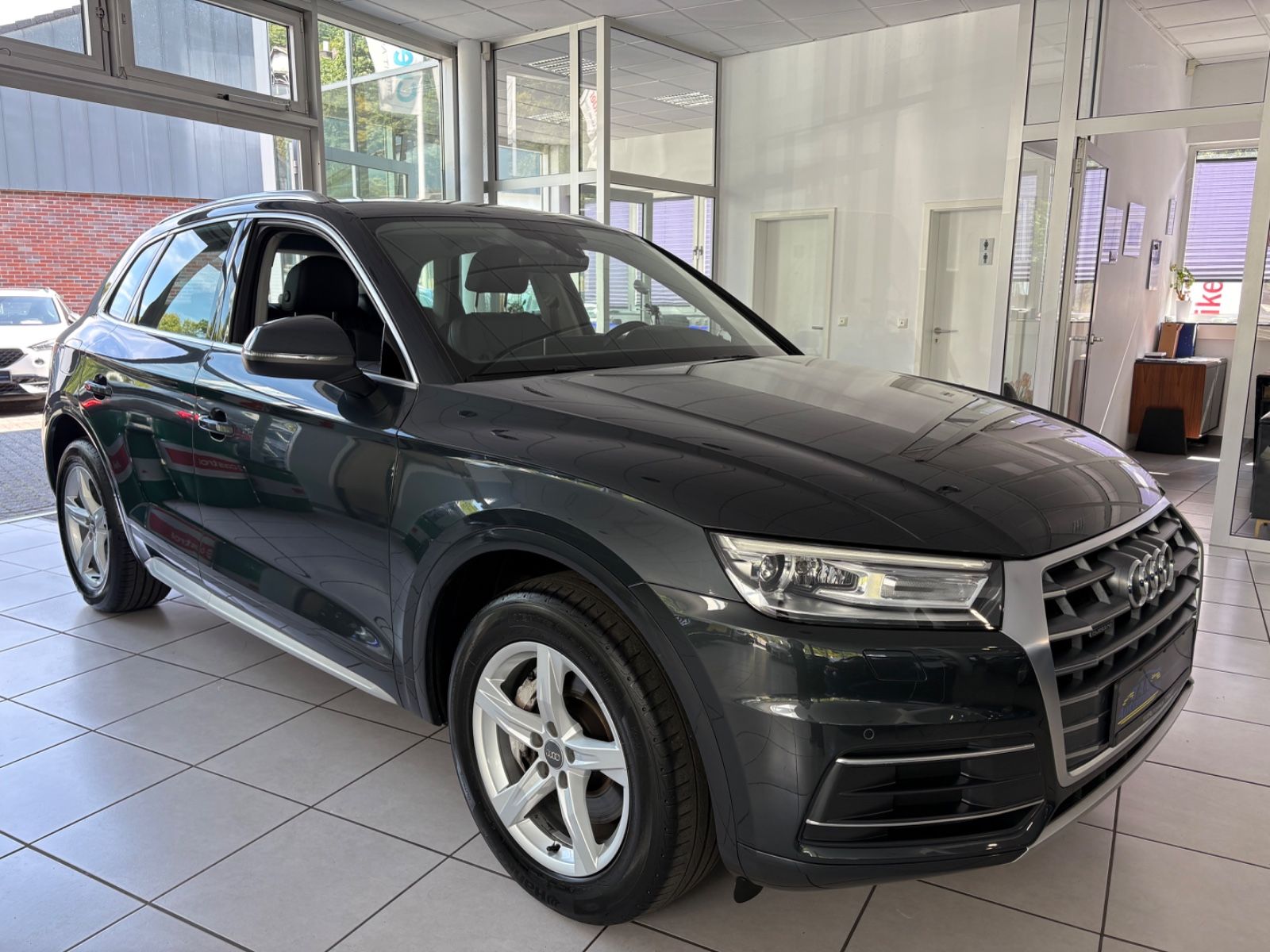 Fahrzeugabbildung Audi Q5 quattro sport