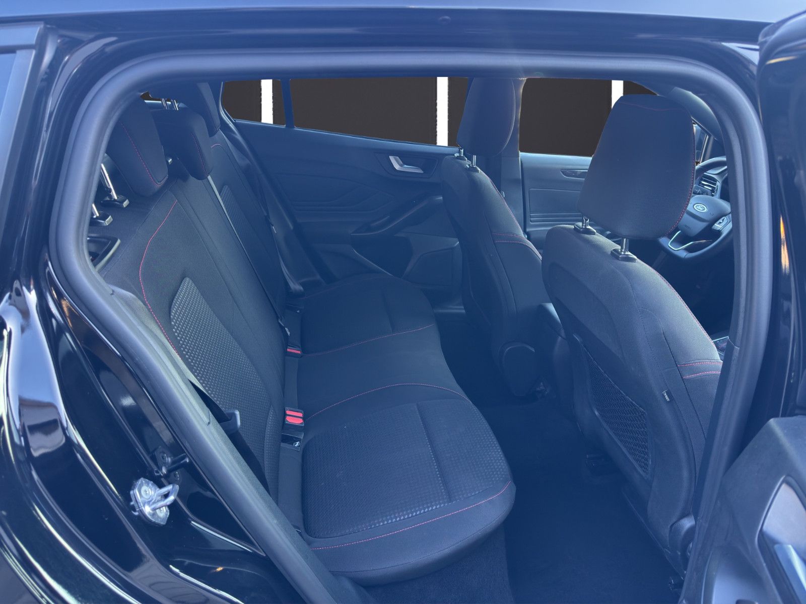Fahrzeugabbildung Ford Focus Turnier ST-Line/Keyless/ACC/Winter Paket