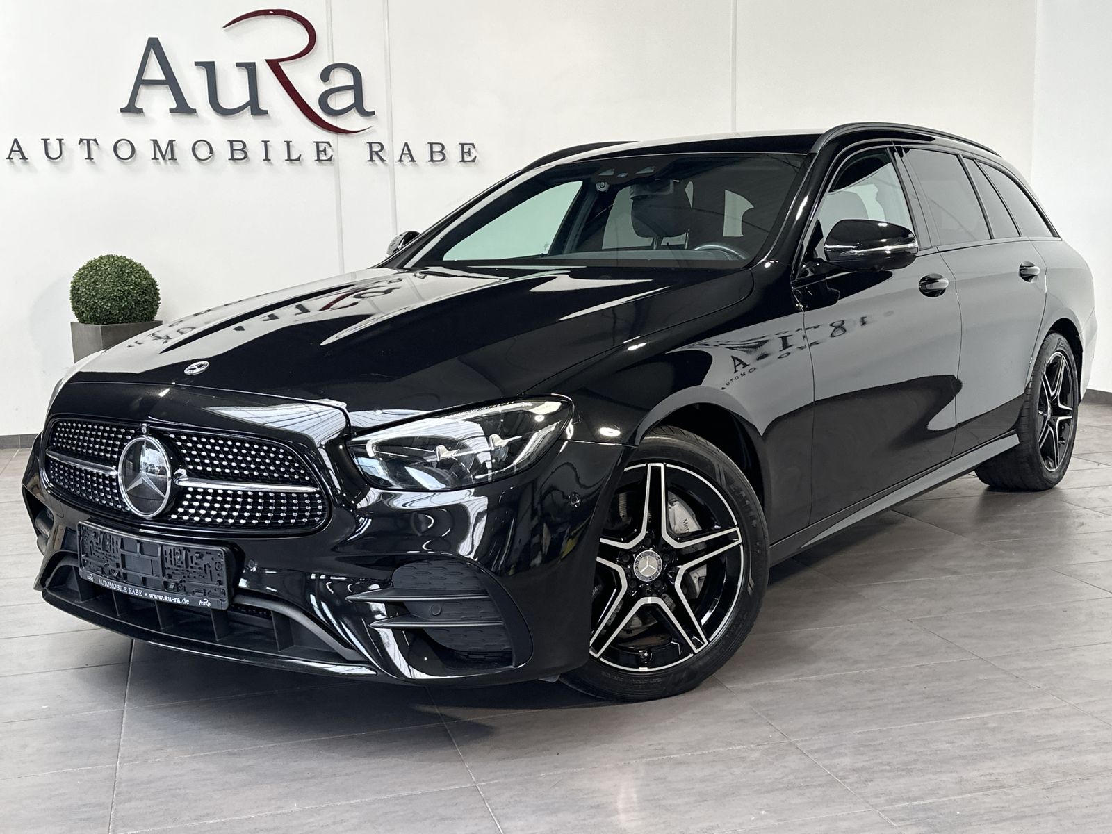 Fahrzeugabbildung Mercedes-Benz E 300d 4M T AMG-Line NAV+LED+360°+WIDESCREEN+ACC