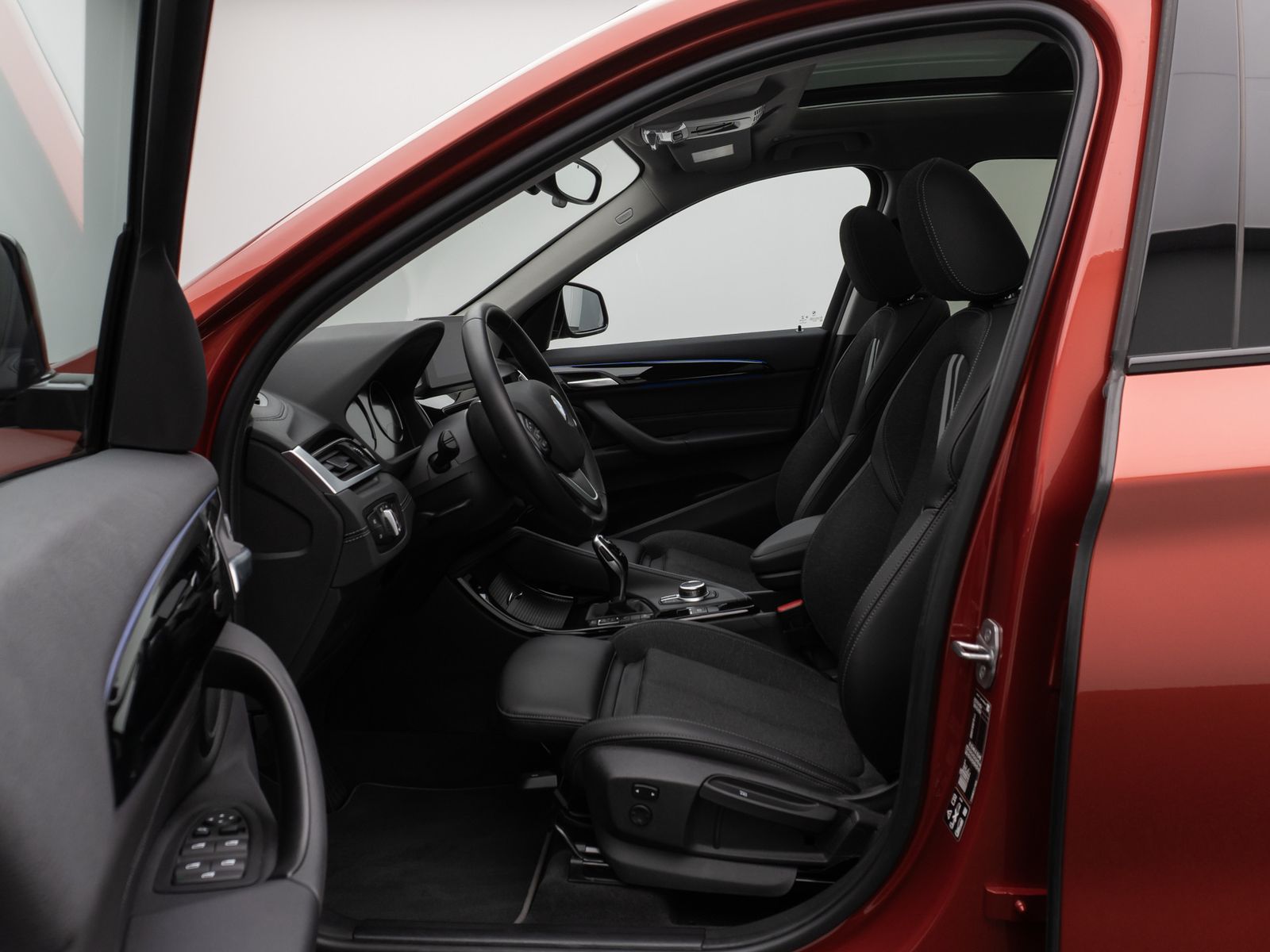 Fahrzeugabbildung BMW X1 xD20d Sport Line Panorama Kamera HUD DAB AHK