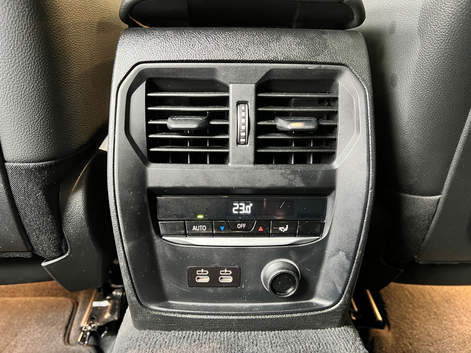 Fahrzeugabbildung BMW 320i Touring Sport Line PANO ACC LASER RFK