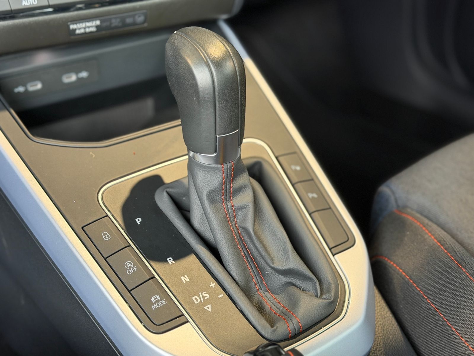 Fahrzeugabbildung SEAT ARONA 1.5 TSI DSG FR KLIMA NAV RFK ACC SHZ 17"