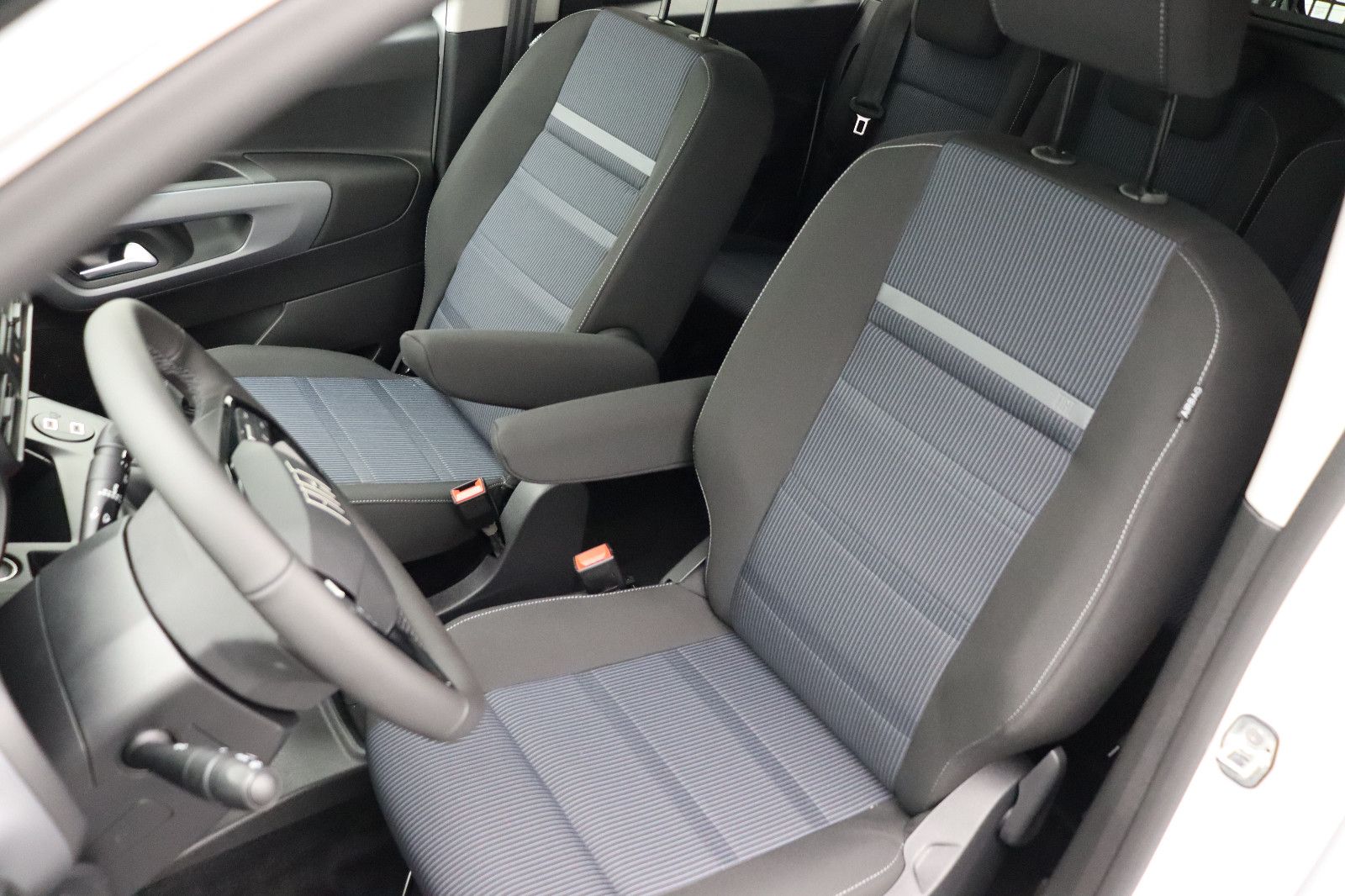 Fahrzeugabbildung Fiat Doblo Kombi L2 1.5 BlueHDi 5-Sitzer