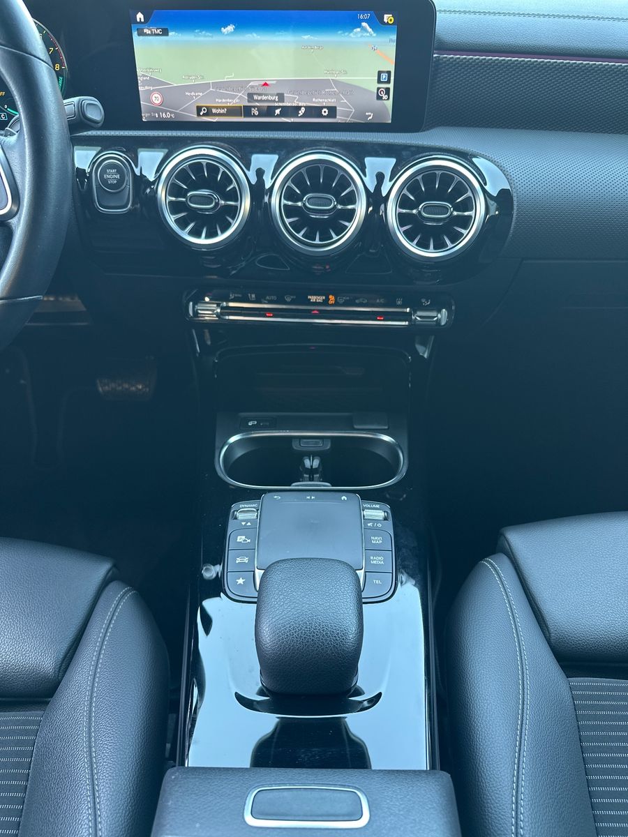 Fahrzeugabbildung Mercedes-Benz CLA 250 Shooting Brake e Night-Paket NAV+LED+AHK
