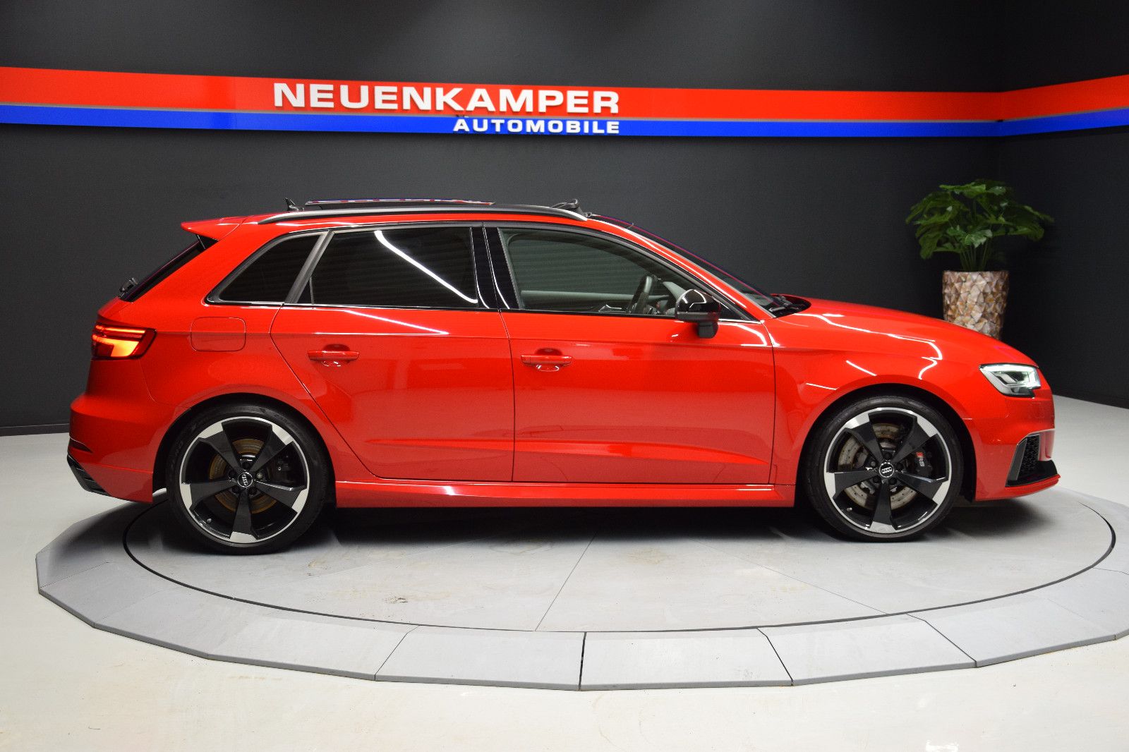 Fahrzeugabbildung Audi RS3 Sportback 2.5 TFSI quattro Pano Schale B&O