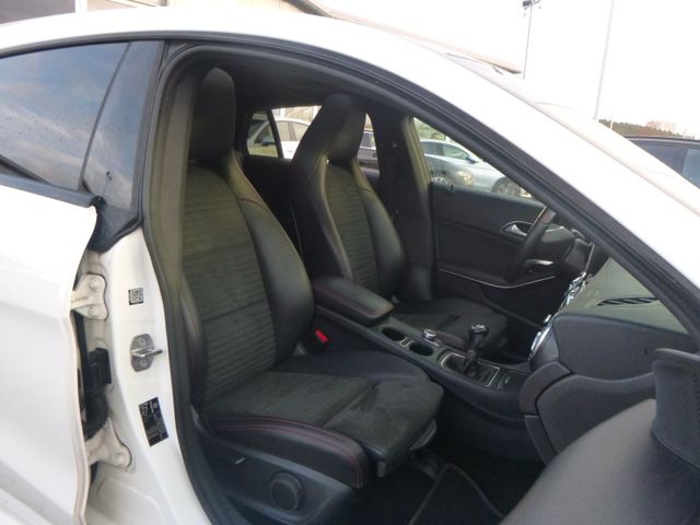 Fahrzeugabbildung Mercedes-Benz CLA 200 Shooting Brake >AMG/Night-Paket/LED/Navi