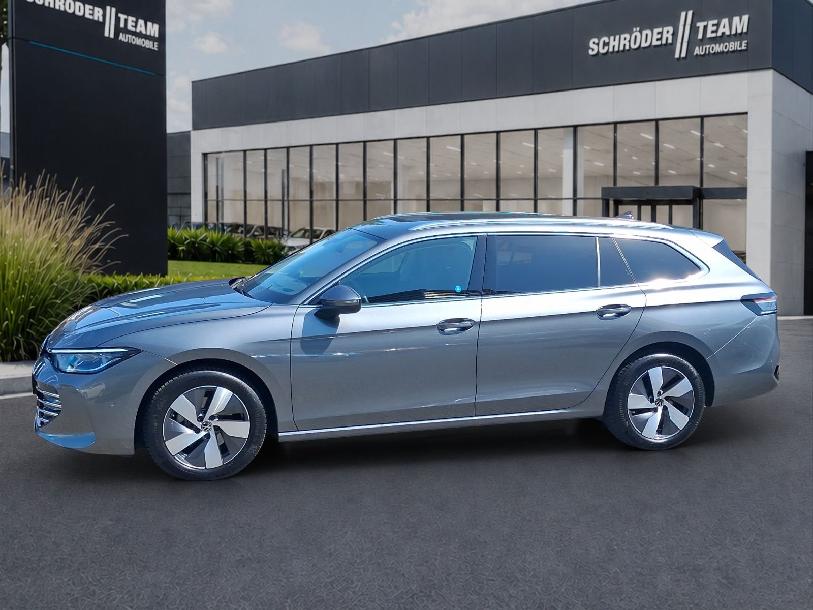 Volkswagen Passat Variant 2.0 l TDI DSG Elegance Head-Up Di foto 2