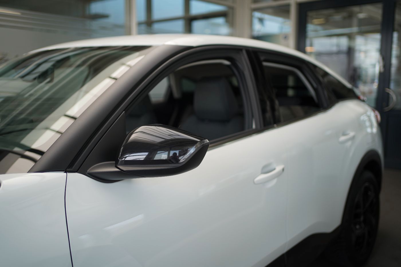 Fahrzeugabbildung Citroën C4 PureTech 130 Shine Kälte Paket Navi DAB Klima