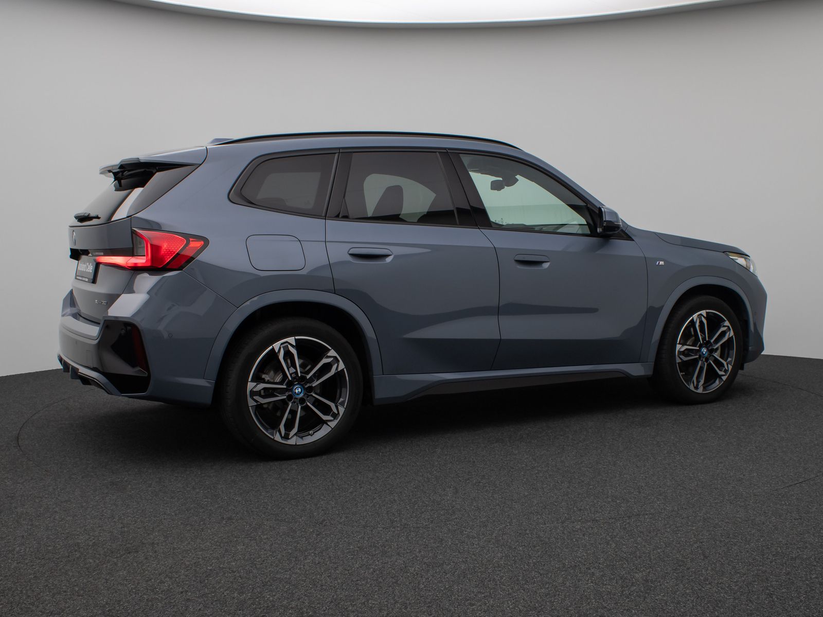 Fahrzeugabbildung BMW iX1 xD30 M Sport Panoram 360°HUD DAB AHK Komfort