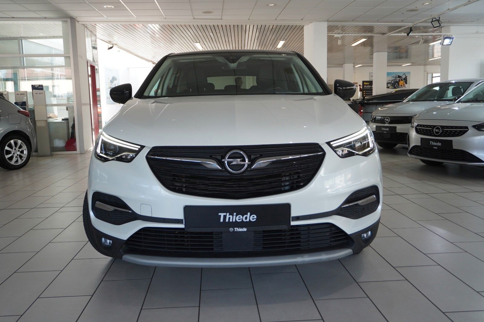 Fahrzeugabbildung Opel Grandland (X) 1.2T INNOV. NAVI/LED/KAMERA/PANO.