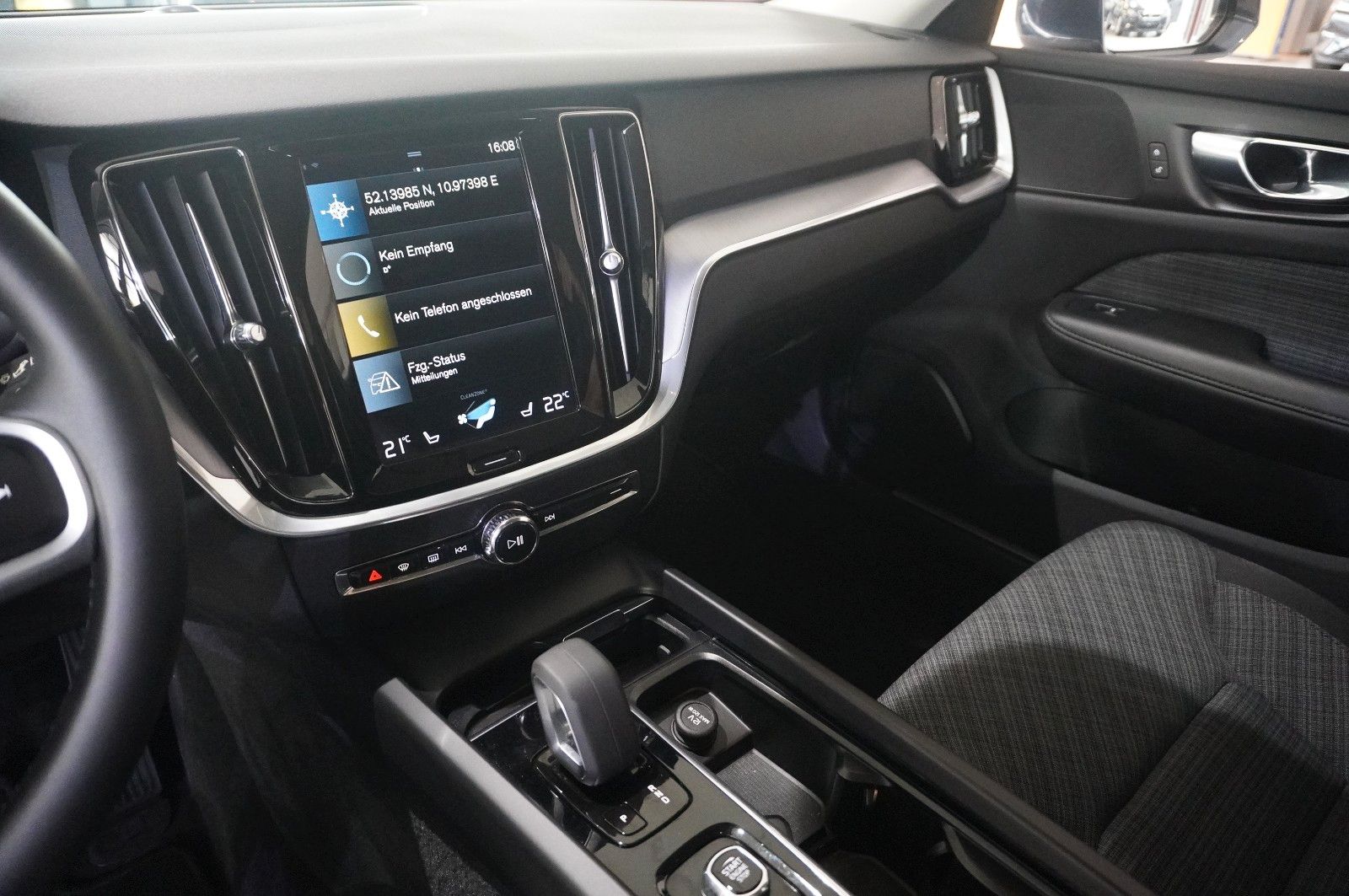 Fahrzeugabbildung Volvo V60 Kombi B4 MOMENTUM PRO NAVI/LED/KAMERA/VIRT.