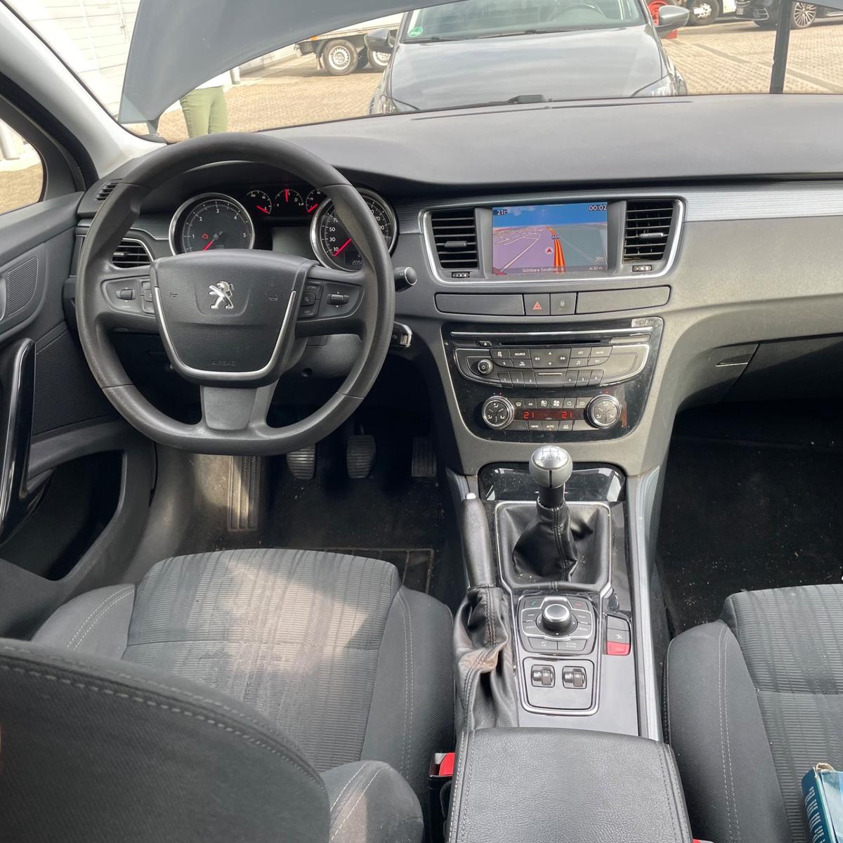 Peugeot 508 2011 — photo 9