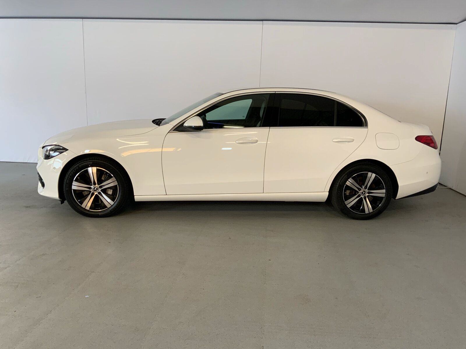 Mercedes-Benz C 300 e AVANTGARDE RüKam Totwinkel Apple CarPlay imagem 3