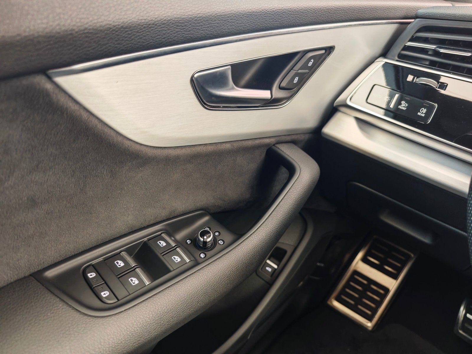 Fahrzeugabbildung Audi Q7 45 TDI quattro S line MATRIX AHK LR ACC NAVI