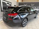 Hyundai i30 cw Style/Navi/Kamera/Sitzhz./Lenkrhz./Klima - Hyundai i30: Schwarz