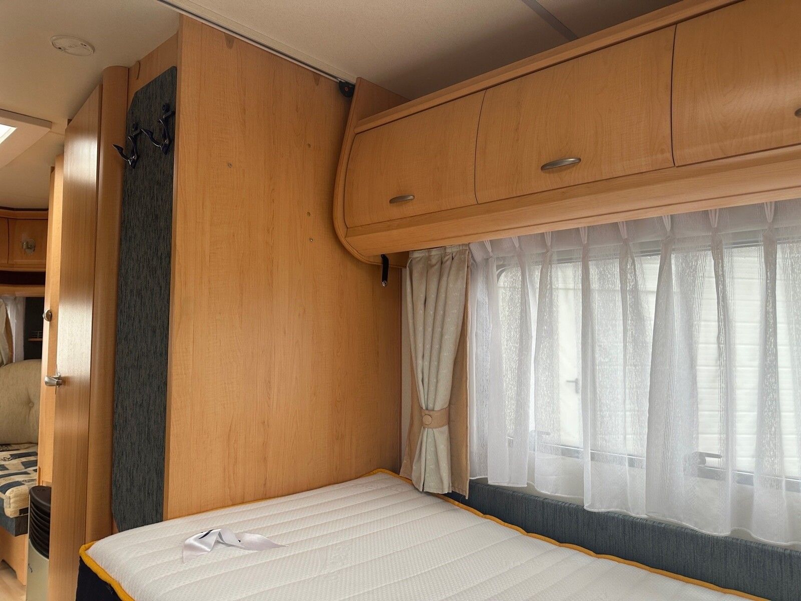 Fahrzeugabbildung Hobby De Luxe 495 UL Fahrradträger,Mover,Einzelbetten