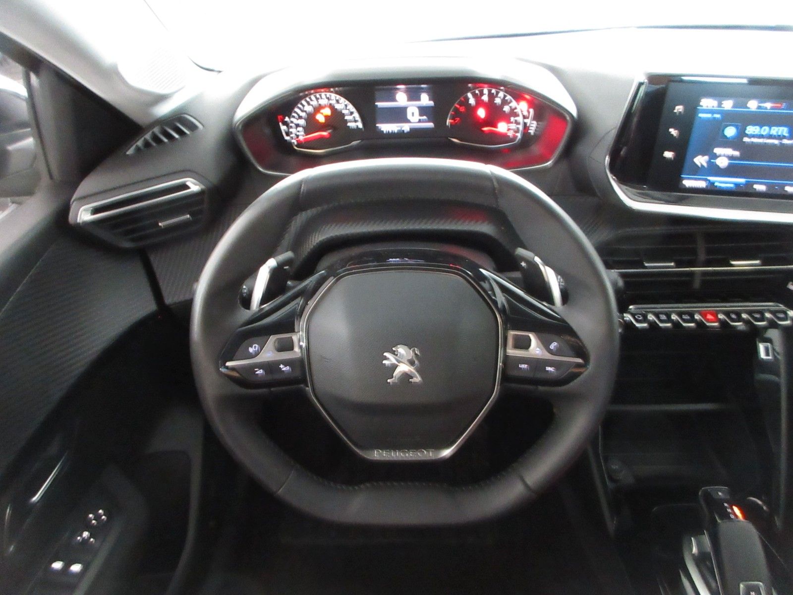 Fahrzeugabbildung Peugeot 208 Active Pack 1.2T LED/NAVI/SHZ/PDC/ALU