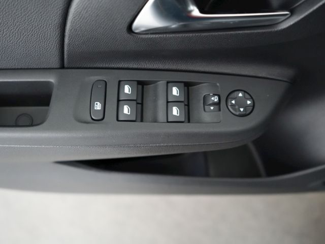 Corsa F FACELIFT GS AT+LED MATRIXLICHT+NAVI+RÜCK