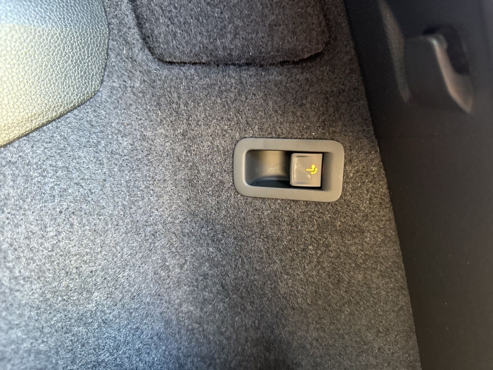 Karoq 2.0 TDI 4x4 Tour, AHK, Navi, RearView, Kes
