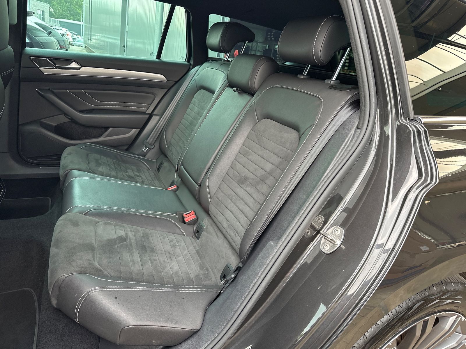 Fahrzeugabbildung Volkswagen Passat Variant 1.4 TSI DSG GTE R-Line NAV+LED
