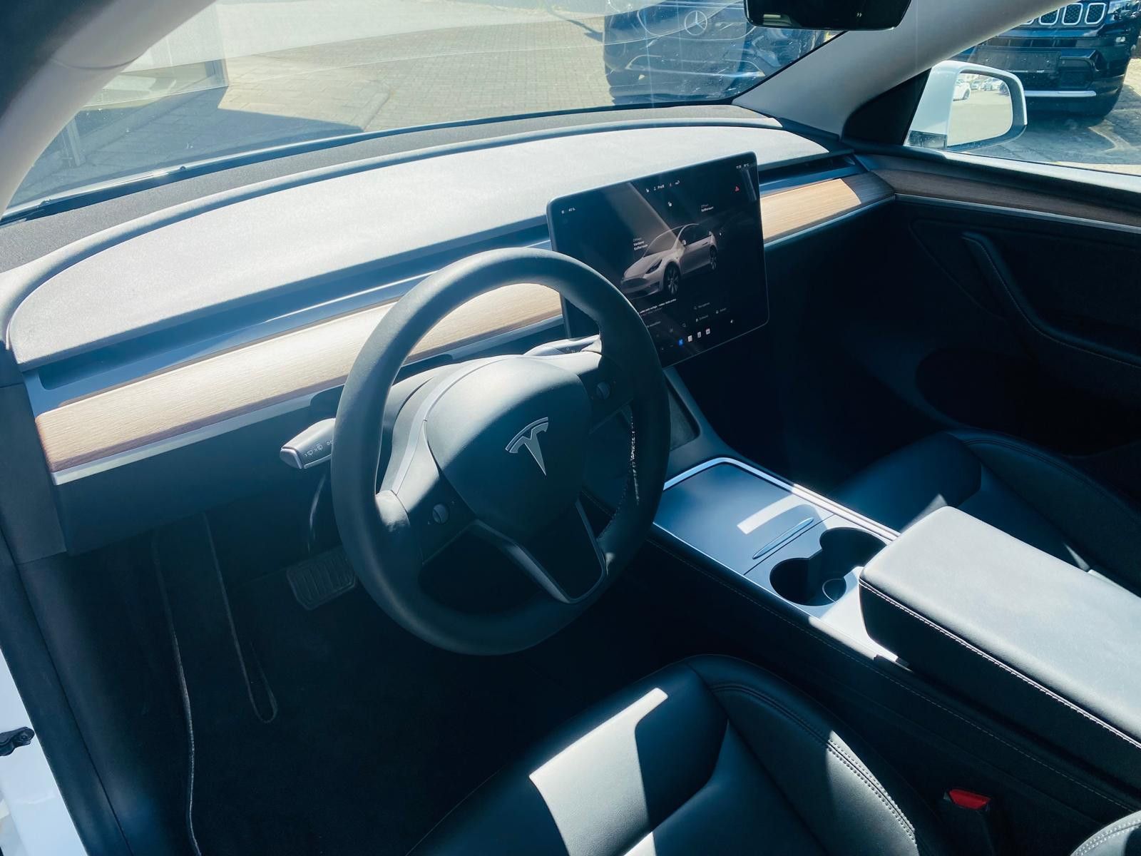 Fahrzeugabbildung Tesla Model Y LR Dual AWD PANO+STDHZ+NAVI+LED+ACC+AHK+